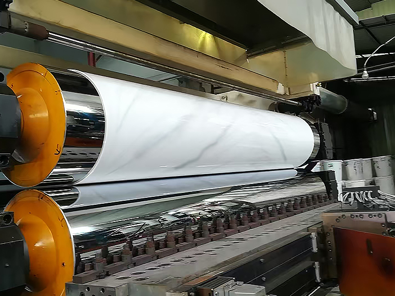 Folhas de acrílico: a pedra angular e excelente escolha da fabricação moderna de banheiras